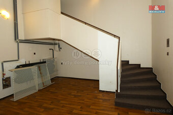 Pronájem obchod a služby, 394 m², Kolín, ul. Husovo náměstí - 7