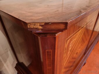 Nabytkovy set, komoda, vitrina, stol, stolicky - 7