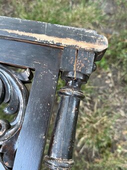 Krásně zdobené křesílko - 7