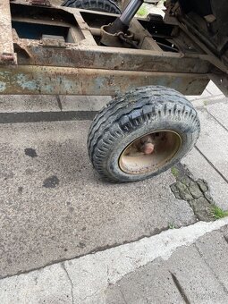 Prodám karu za traktor sklápěcí hydraulicky do třech stran - 7