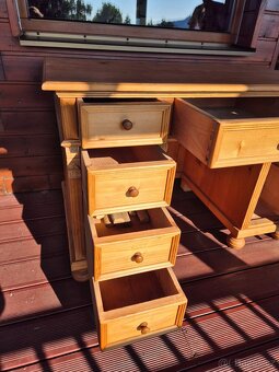 Masivní smrkový stůl - 7