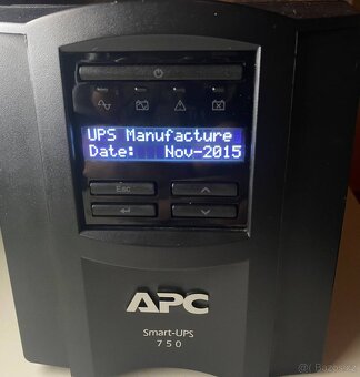 APC Smart-UPS SMT750I – nová baterie 2024, plně funkční - 7