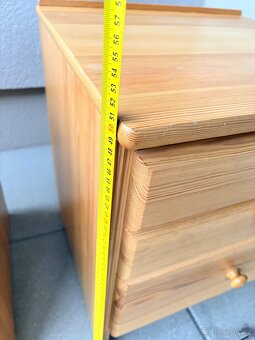 Dřevěný noční stolek s šuplíky - 7