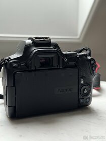 Canon EOS 250D černý + EF-S 18-55 mm f/4-5.6 IS STM - 7