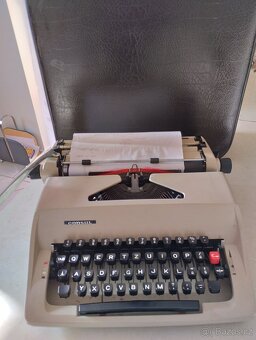 Kufříkový psací stroj - 7