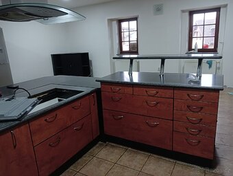 Kuchyňská linka s barem - 7