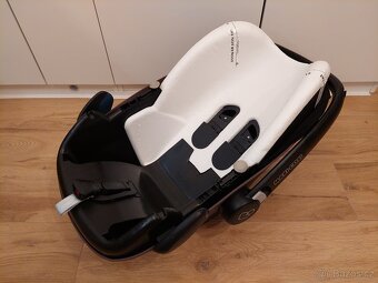 Set Maxi Cosi: 2x autosedačka (0-13 kg a 9-18 kg) + základna - 7