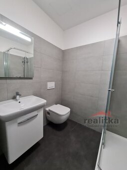 Pronájem mezonetového bytu 2+kk, 44 m2, Náměstí Osvoboditelů - 7