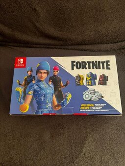 Nintendo Switch V2 Fortnite Edition + 1TB SD karta - 7