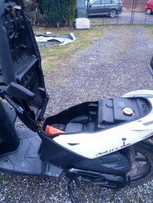 Skútr KYMCO 150 - 7