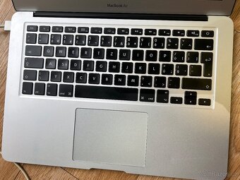 Apple MacBook Air 13" i5, 256GB SSD, 4GB RAM - 7