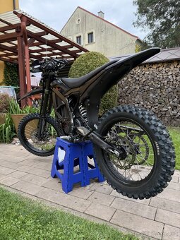 SUR RON Ultra BEE R s techničakem a spz - 7