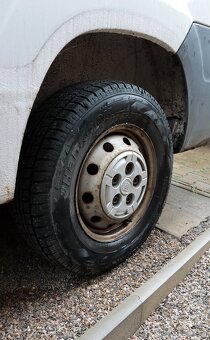 Prodám 4x pneu na dodávku, včetně disků - 7