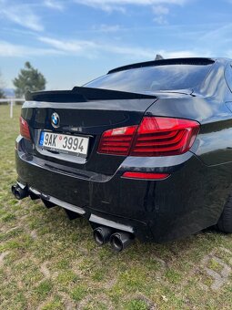 Prodám BMW f10 550i 330kw competition - 7