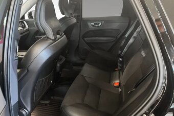 Volvo XC60 B4 AWD Momentum Advanced Edition rok 2020 - 7