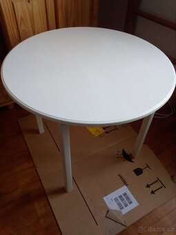 Prodám jídelní stůl kulatý 90cm - 7