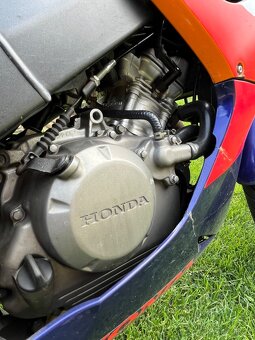 HONDA CBR 125R REPSOL - 7