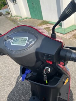 NOVÝ ELEKTRICKÝ TŘÍKOLOVÝ SKÚTR SELVO 31000 - 7