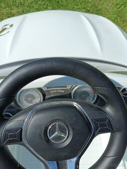 Dětské elektrické auto Mercedes Benz GLA - 7