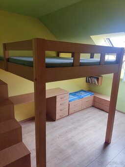 Velká patrová postel do dětského pokoje. - 7