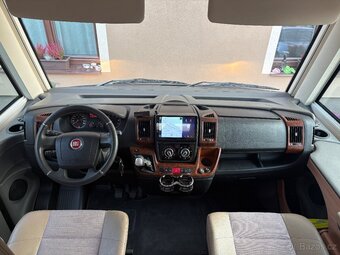 Obytný automobil Knaus Sky 700 - 7