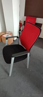 Stoly a židle z učebny - 7