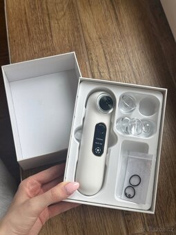 Vysavač na černé tečky a póry - 7