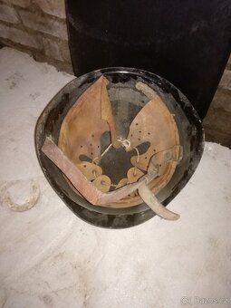 Stará vojenská helma více foto - 7