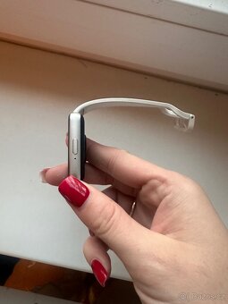 Chytrý náramek Samsung Galaxy fit 3 střilbrno bílý - 7