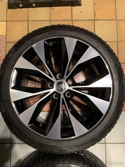 Alu kola Škoda R18 5X112 ZÁNOVNÍ ZIMNÍ PNEU 235/45 R18 8,5mm - 7