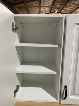 Moderní kuchyňská linka bez spotřebiči - 7