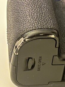 Zrcadlovka Canon EOS 6D + 2 objektivy na 50mm a 85mm - 7