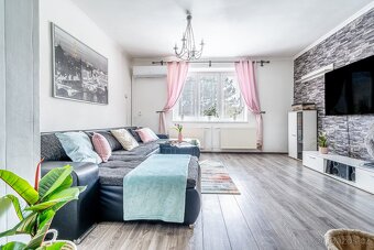 Vícegenerační rodinný dům 6+1 s bazénem - 7
