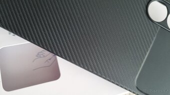 Samsung Galaxy S25 kryt carbon nejmenší verze - 7