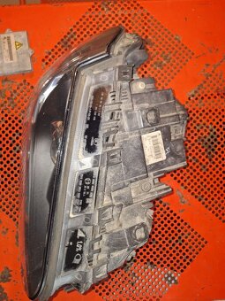 Přední pravé světlo X3 E83 D2S+ H7 XENON - 7