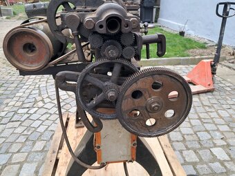 Historický soustruh - 7