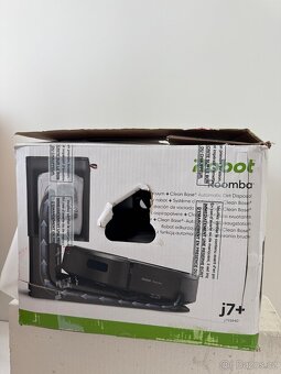 Robotický vysavač iRobot Roomba j7+ černý - 7