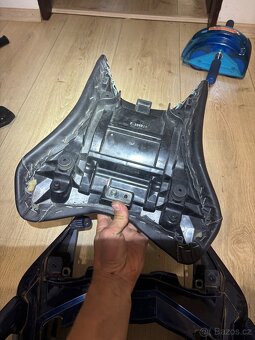 Podsedadlovy plast s madlama na yyamaha Fz1 Fazer 06- - 7