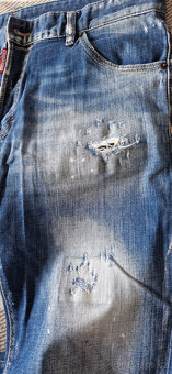 DSQUARED2 (52-36). - 7
