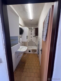 Pronájem budovy Klecany u Prahy - 7