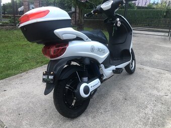 Elektroskútr Racceway E-Moped 80 km/h Nejlepší tuning 5,2kW - 7