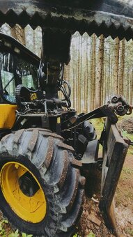 Lesní traktor JCB Fastrac - 7
