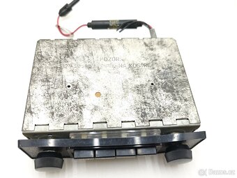 Staré autorádio do veterána Tesla. - 7