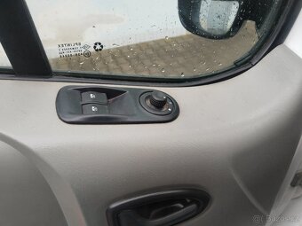 Opel vivaro 2,0cdi,9 míst, klima,doložené km - 7