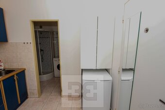 Vybavený byt 1+kk ve Vršovicích s výhledem do vnitrobloku - 7