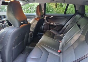 Volvo V60 D4 4AWD Drive-E Summum 4x4 - 7