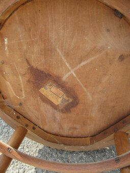 Nabízím stará polokřesla Thonet . Na renovaci. Jen co je a f - 7