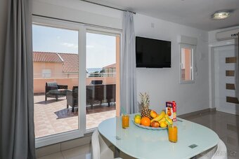 Chorvátsko krasny dom se 4 apartmány 80 m od mora - 7