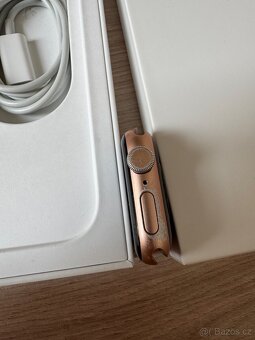 Apple Watch SE 40mm Gold Aluminum + Starlight Sport Band - 7