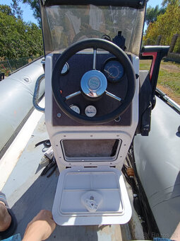 Motorový člun Bat Baltic XL - 7